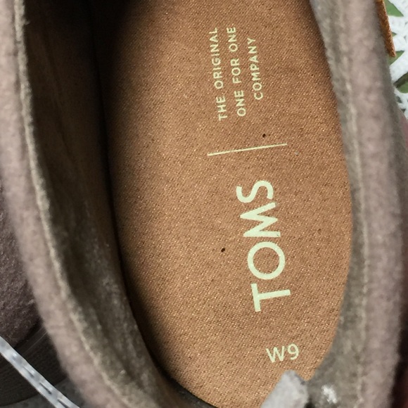 NWOB TOMS “Lacy” Tan Suede/Wool Ankle Boots - Picture 5 of 7